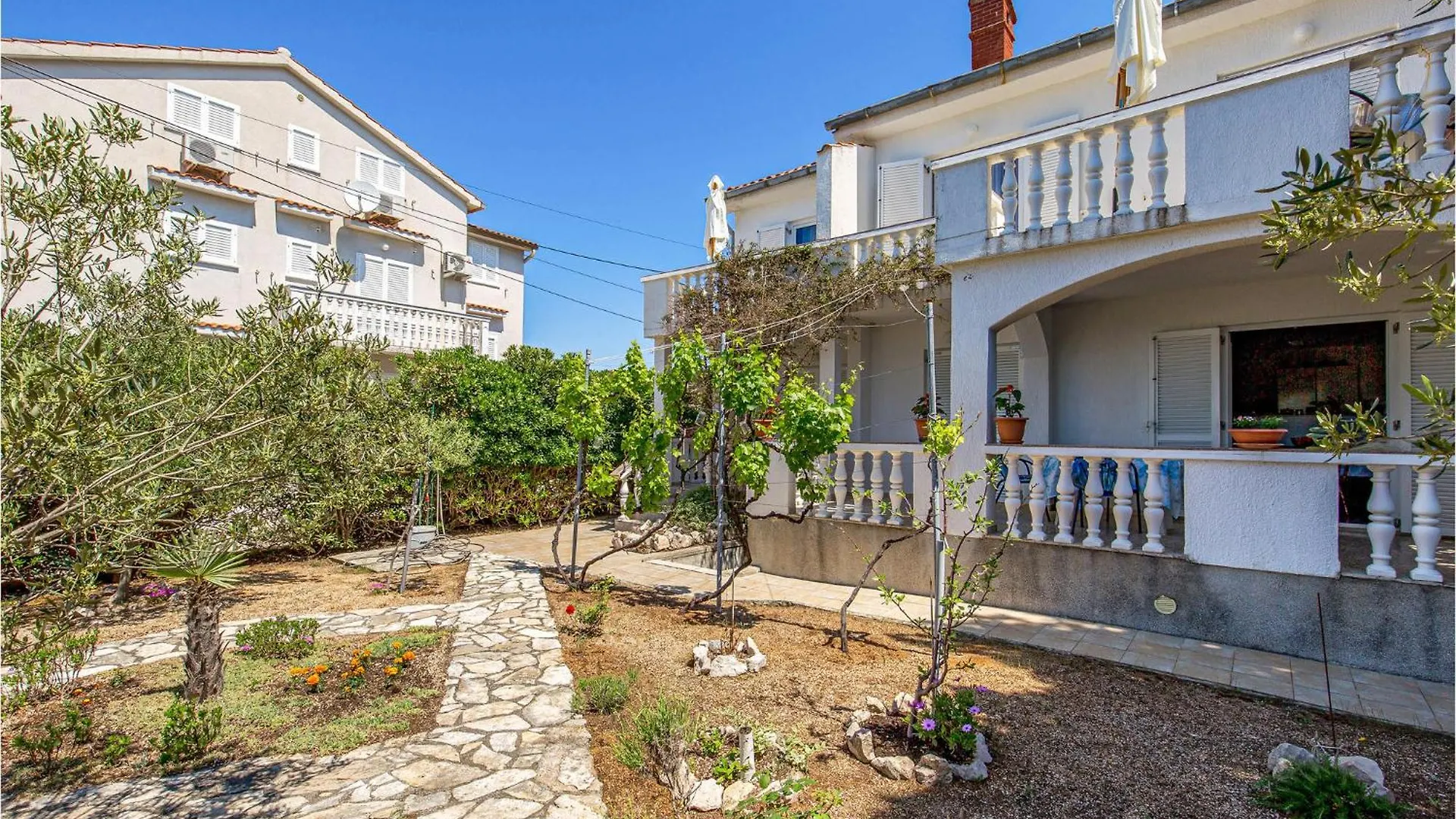 2 Bedroom Awesome Apartment In Rab Barbat na Rabu 0*,